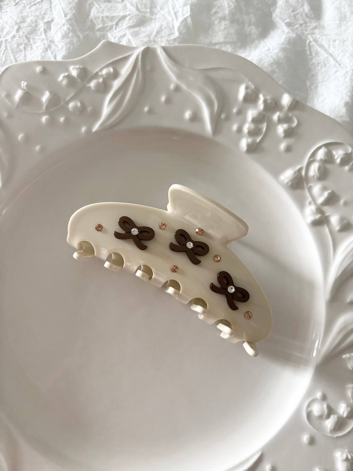 Muted Bow Claw Clip, Cream Triple Bow
