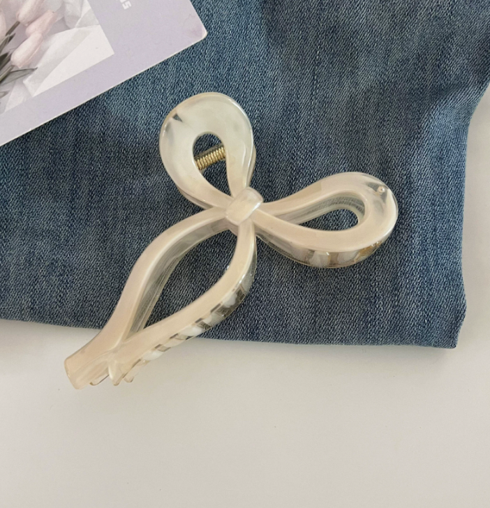 Jelly Bow Claw Clip in Cream
