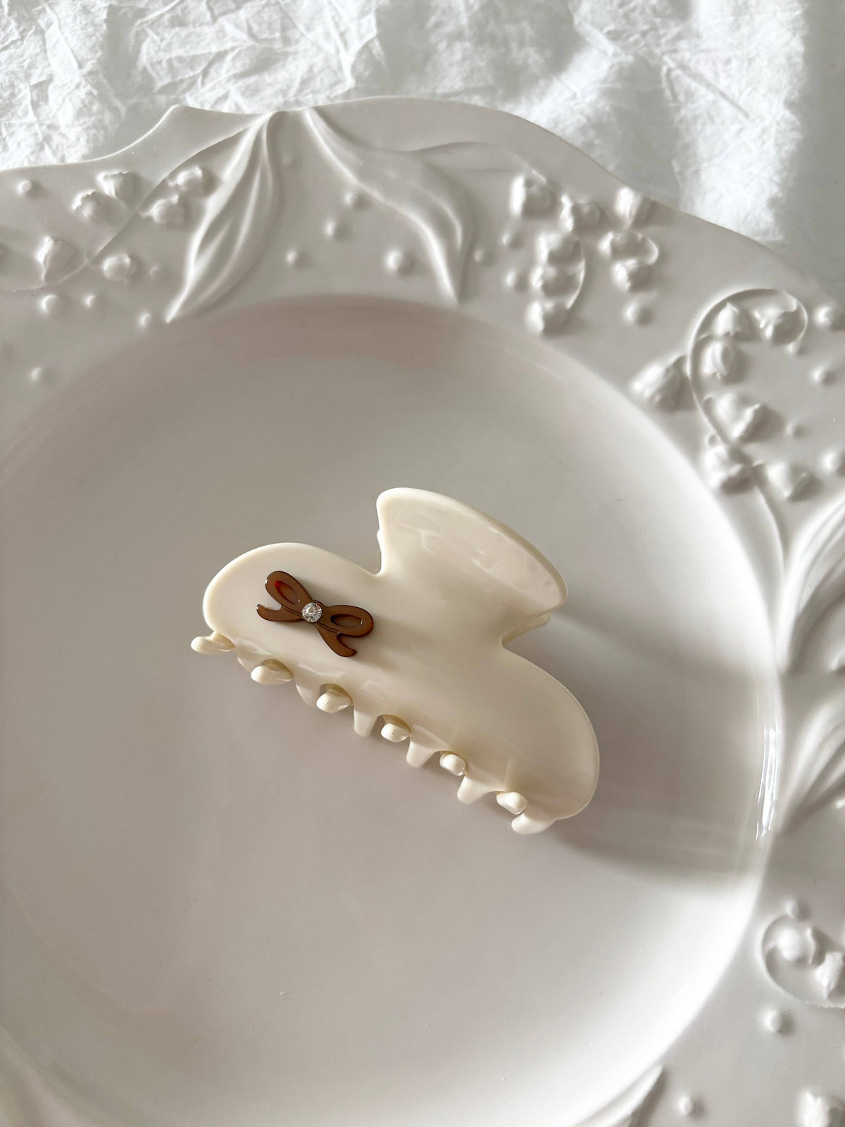 Muted Bow Claw Clip, Cream Single Bow